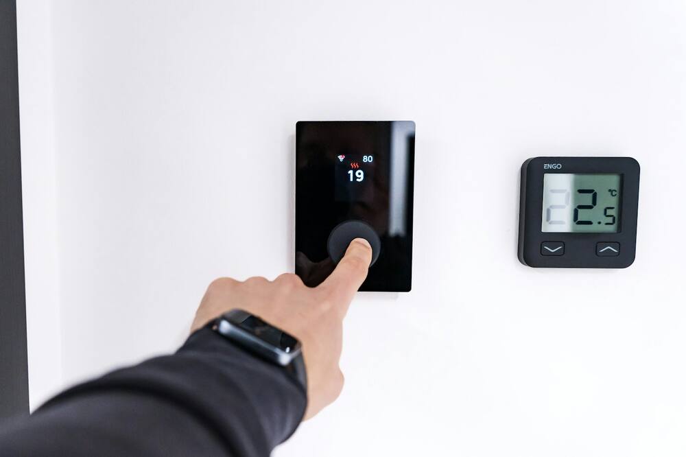 Réglage de la climatisation sur un thermostat connecté